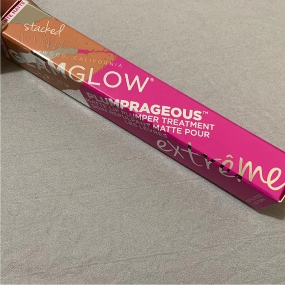 STACKED - GLAMGLOW Plumprageous Extreme Matte Lip Plumper Treatment - Picture 2 of 3